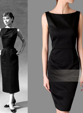 一副优雅的盔甲无袖黑色连衣裙女包臀长裙一字领船领赫本风小黑裙