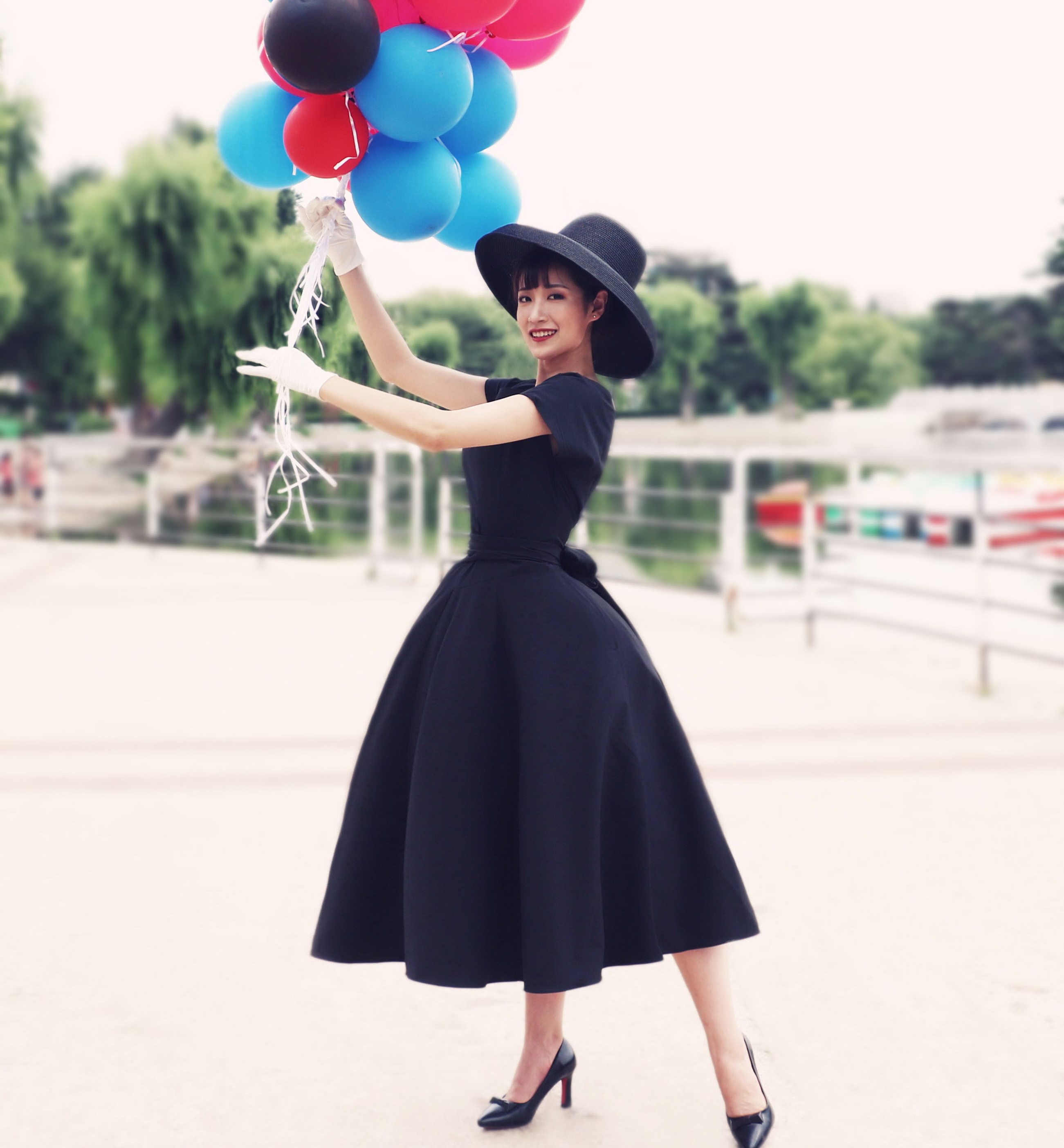 小黑裙连衣裙新款复古收腰显瘦