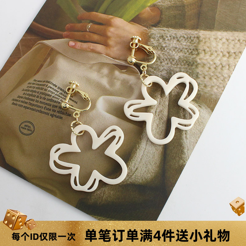 少女耳环镂空白色花朵耳钉