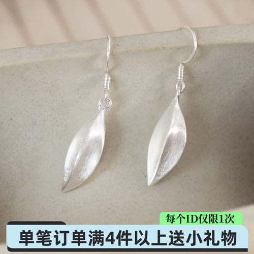 冷淡风银色拉丝木果耳环