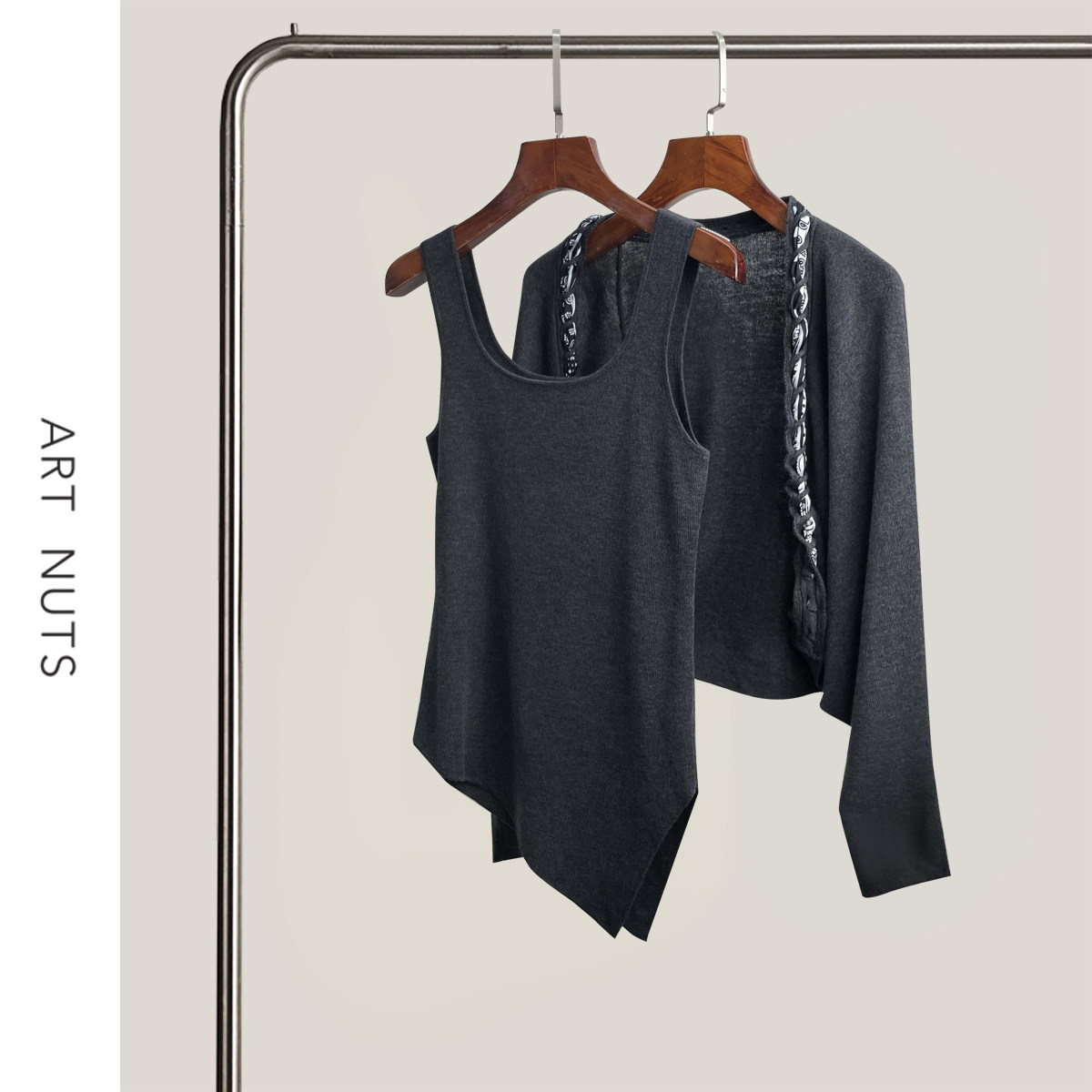 悦迷Art Nuts 简约的线条 设计感不规则灰色针织通勤两件套