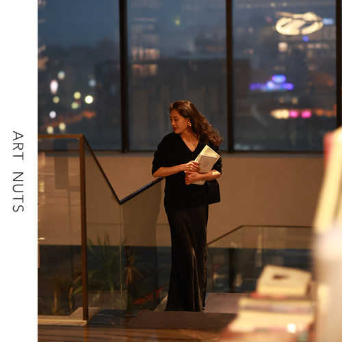 悦迷ArtNuts 触手可及的温暖 慵懒风V领宽松套头针织衫