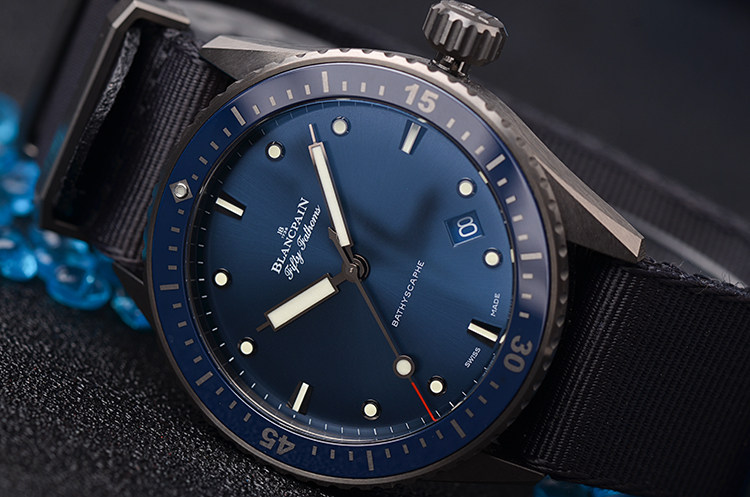 已售出【98新】宝珀五十噚灰陶瓷蓝面大三针日历皮带男表5000-0240-NAOA