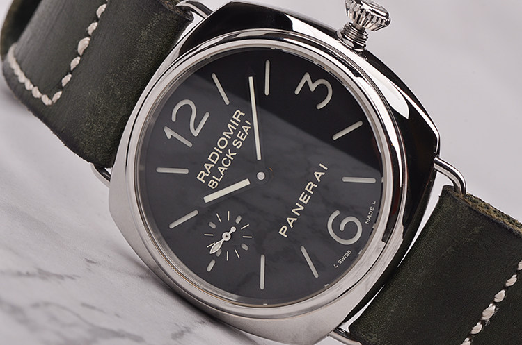 已售出【98新】沛纳海三明治黑盘小三针手上链皮带男表PAM00183盒证齐