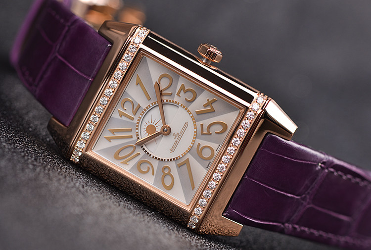 已售出【98新】积家翻转系列玫瑰金镶钻五彩贝母面自动皮带女表Q7042493