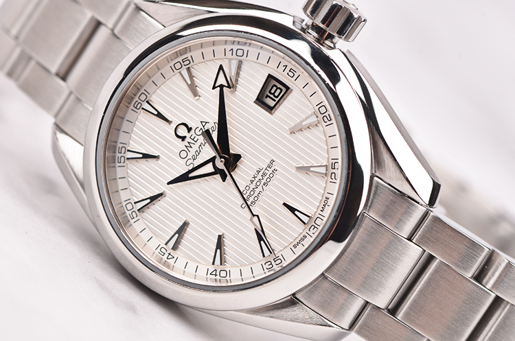 已售出【97新】欧米茄海马白盘大三针日历钢带女表231.10.30.20.02.001