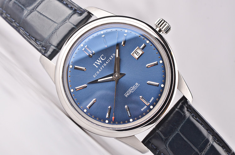 已售出【97新】万国工程师限量版蓝面大三针日历自动机械男表IW323310