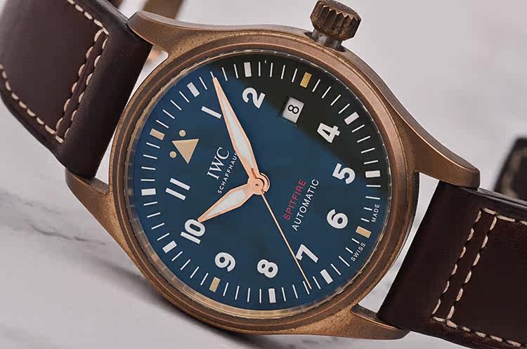 已售出【98新】万国飞行员铜壳大三针日历3天链自动机械男表IW326802