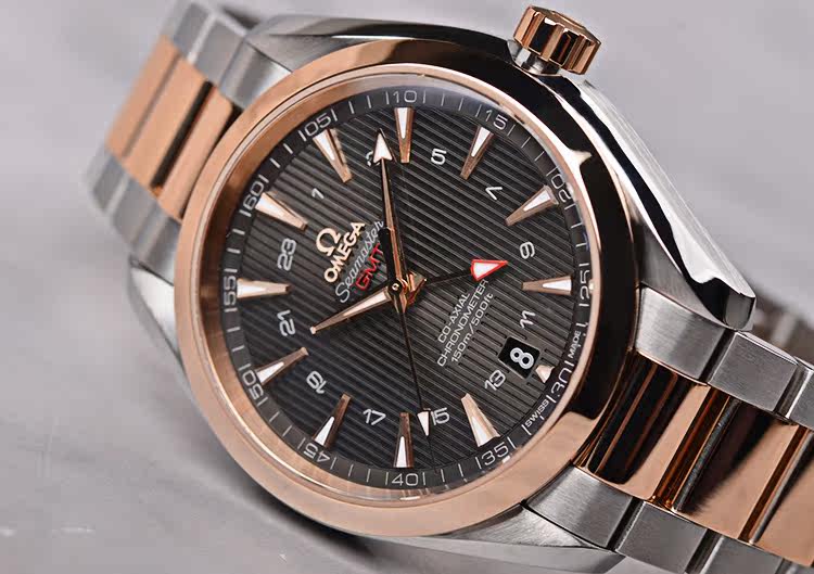 已售出【99新】欧米茄海马玫瑰金及钢GMT两地时男表231.20.43.22.06.003