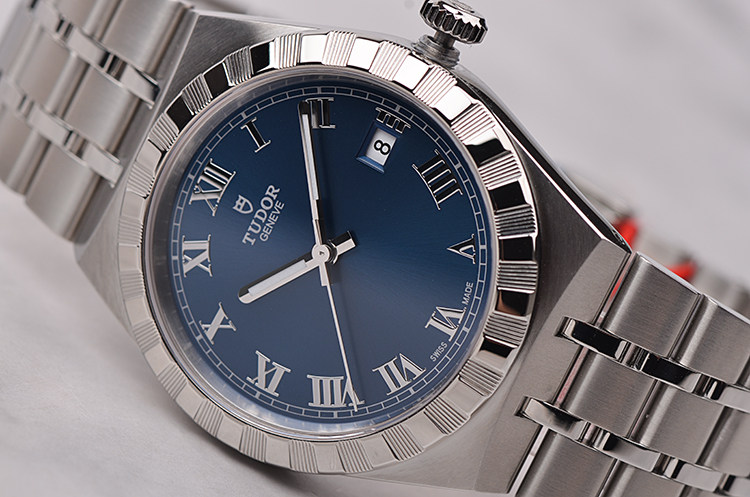 已售出【未使用品】帝舵皇家系列蓝盘大三针日历自动机械钢带男表M28500