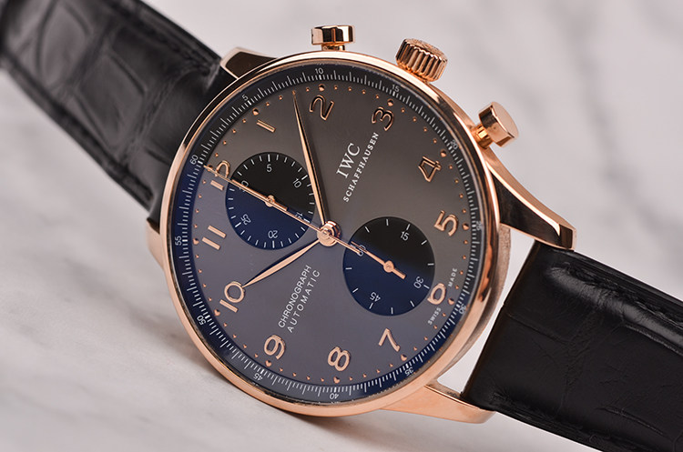 已售出【99新】万国葡萄牙玫瑰金黑灰双色盘计时皮带男表IW371482盒证齐