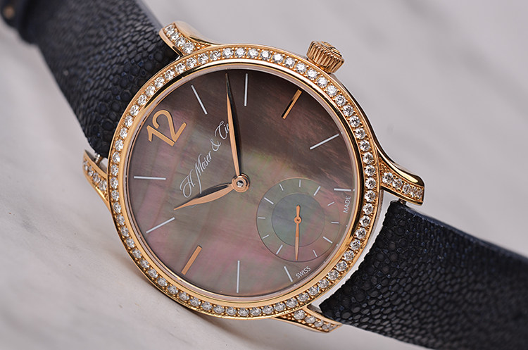 已售出【98新】亨利慕时玫瑰金镶钻贝母盘小三针手上链皮带女表321.503