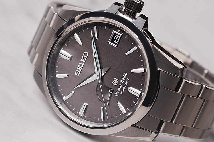 已售出【98新】精工GS Spring Drive钛合金动显大三针日历男表SBGA081