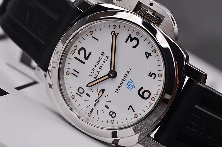 已售出【98新】沛纳海白盘小三针手上链胶带男表pam00660盒证齐