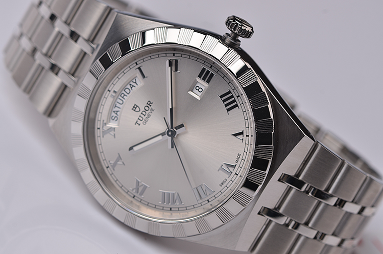 已售出【国行全新】帝舵皇家系列银面星期日历自动钢带男表M28600全套