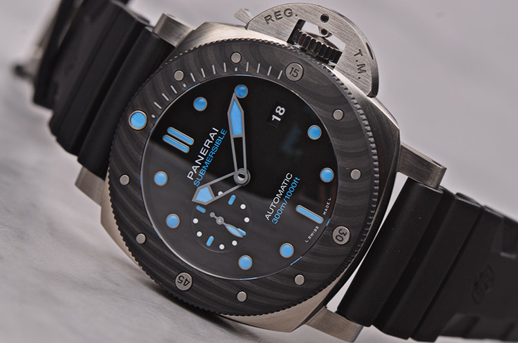 已售出【未使用品】沛纳海潜行系列钛合金小三针日历自动男表PAM00799