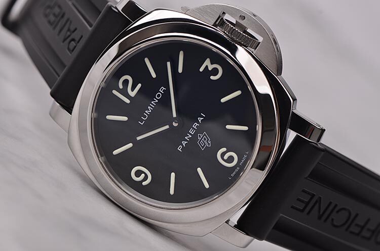 已售出【98新】沛纳海LUMINOR黑盘两针手上链胶带男表pam00000官方保养