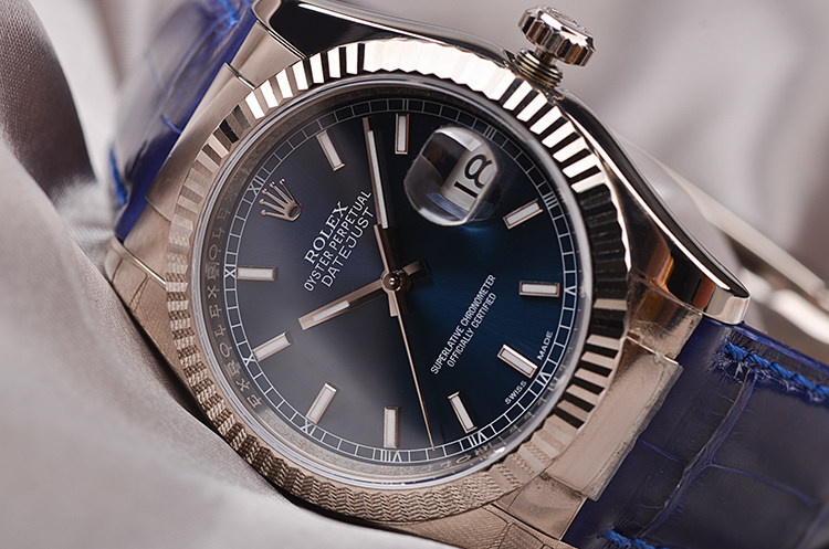 已售出【未使用】劳力士日志型白金蓝面大三针日历折叠扣皮带男表116139