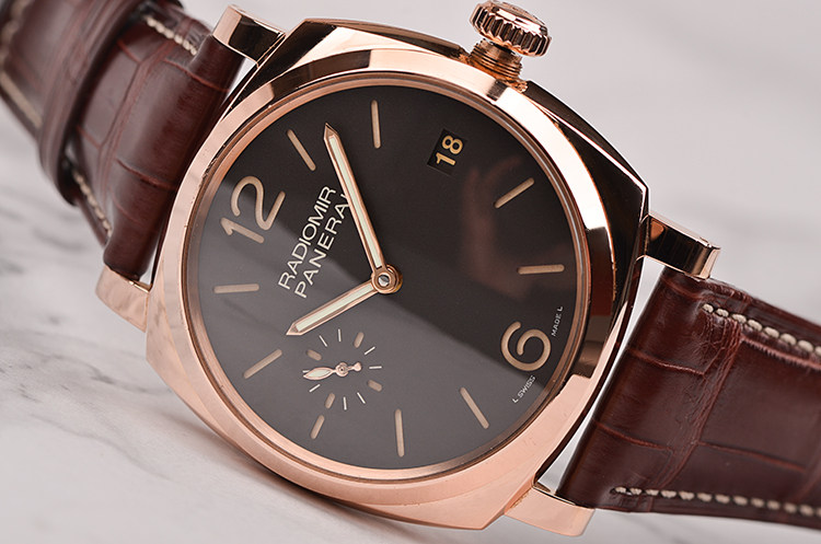 已售出【98新】沛纳海玫瑰金小三针日历3天动能手上链皮带男表pam00515