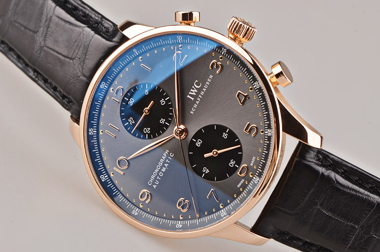 已售出【97新】IWC万国葡萄牙玫瑰金黑灰双色盘计时皮带男表IW371482