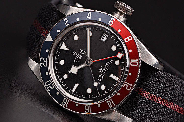 已售出【98新】帝舵HERITAGE BLACK BAY红黑圈GMT日历自动机械男表