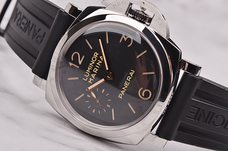 已售出【97新】沛纳海三明治黑盘小三针3天链动显手上链男表PAM00422