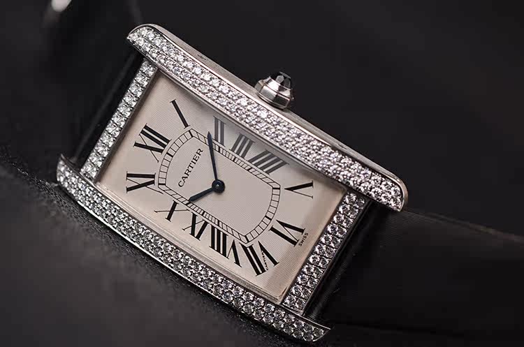 已售出【97新】卡地亚美国坦克白金后镶钻白盘手上链皮带男表W26013L1