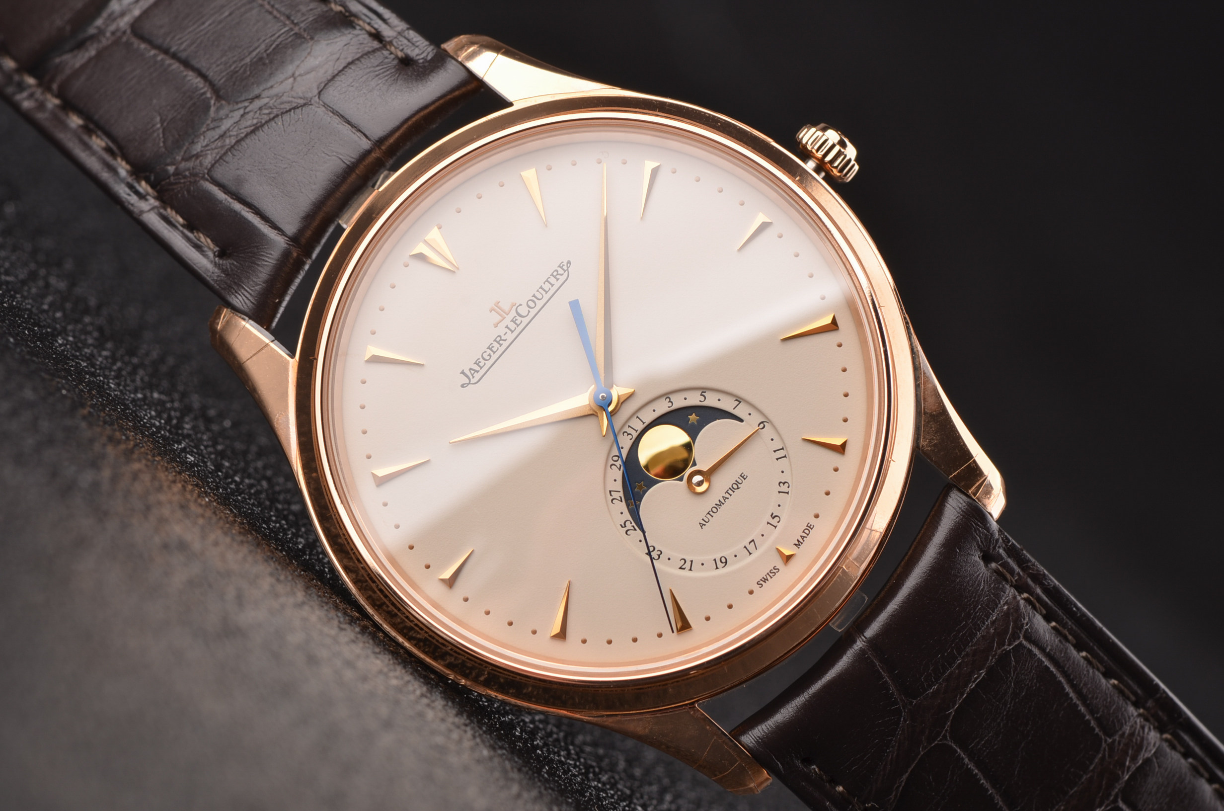 已售出【未使用品】积家大师玫瑰金月相日历自动机械皮带男表Q1362520