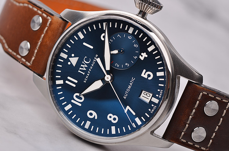 已售出【98新】万国大飞小王子特别版蓝面动显日历7天链男表IW500916