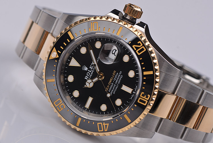 已售出【98新】劳力士海使型黄金及钢1220米防水大三针日历男表126603