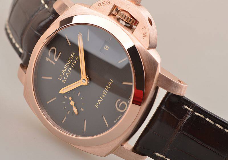 已售出【98新】沛纳海Luminor玫瑰金小三针日历自动男表PAM00393盒证齐