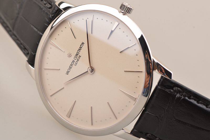 已售出【97新】江诗丹顿传承系列白金手上链皮带男表81180/000G-9117