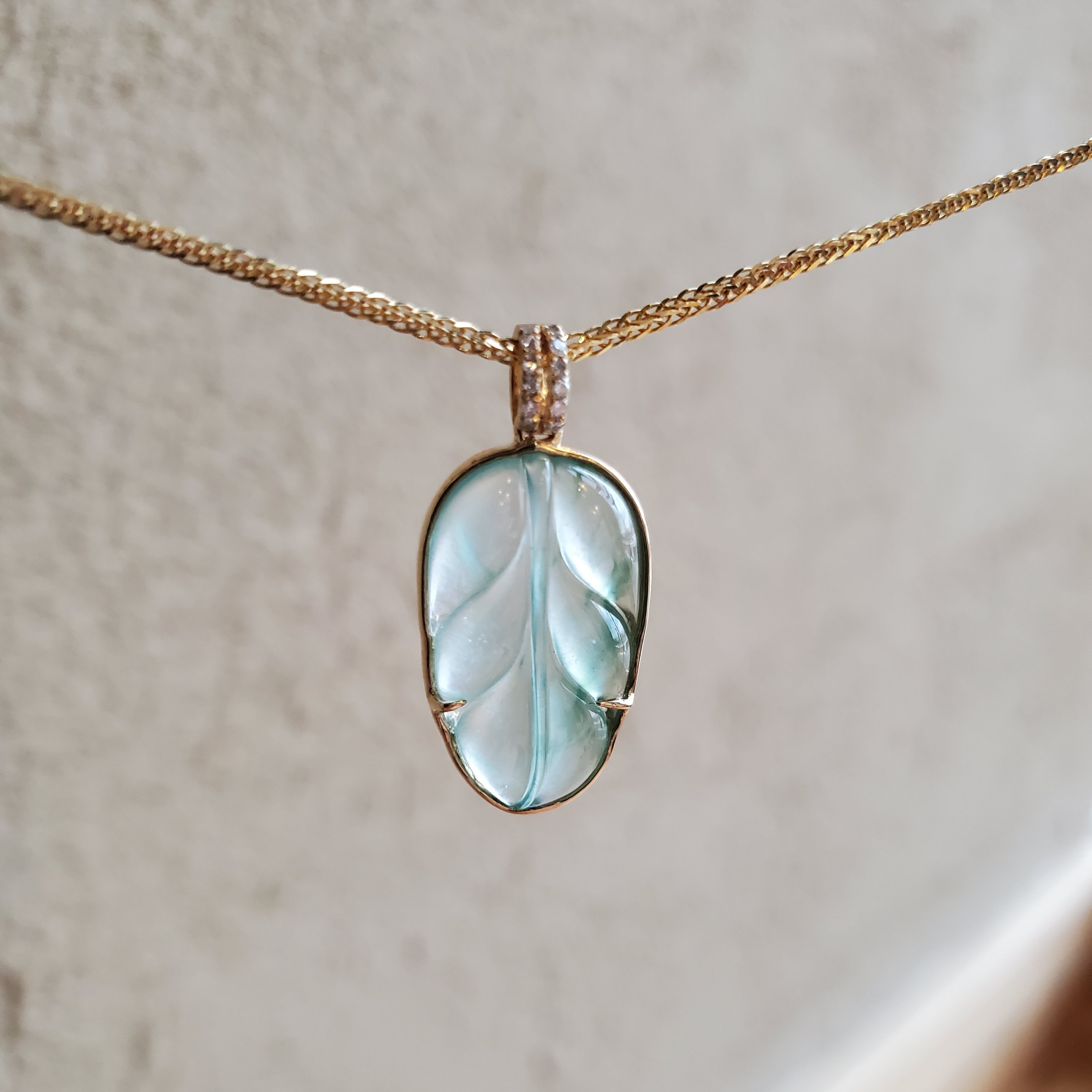 【金枝玉叶】 高冰飘绿 吊坠 18k金伴钻镶嵌缅甸天然翡翠a货