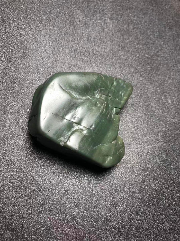 238克新疆和田玉籽料沙枣青原石玩料