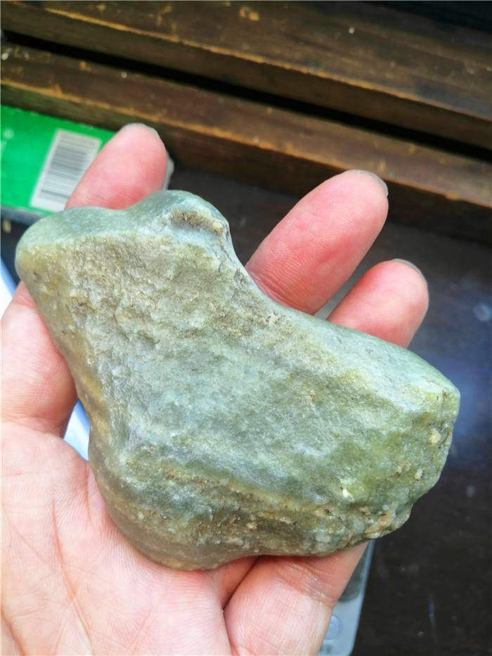 新疆和田玉戈壁料青玉原石（和田观赏玉--小鸟）