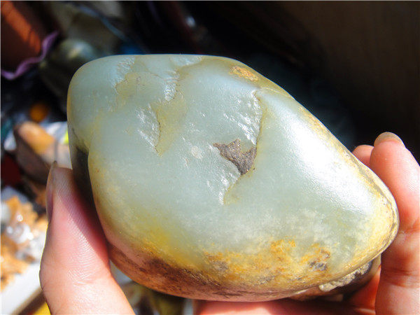 762克新疆和田玉籽料青白玉原石