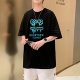 黑色