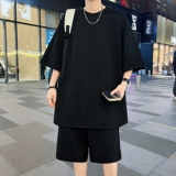 黑色
