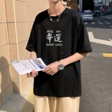 黑色