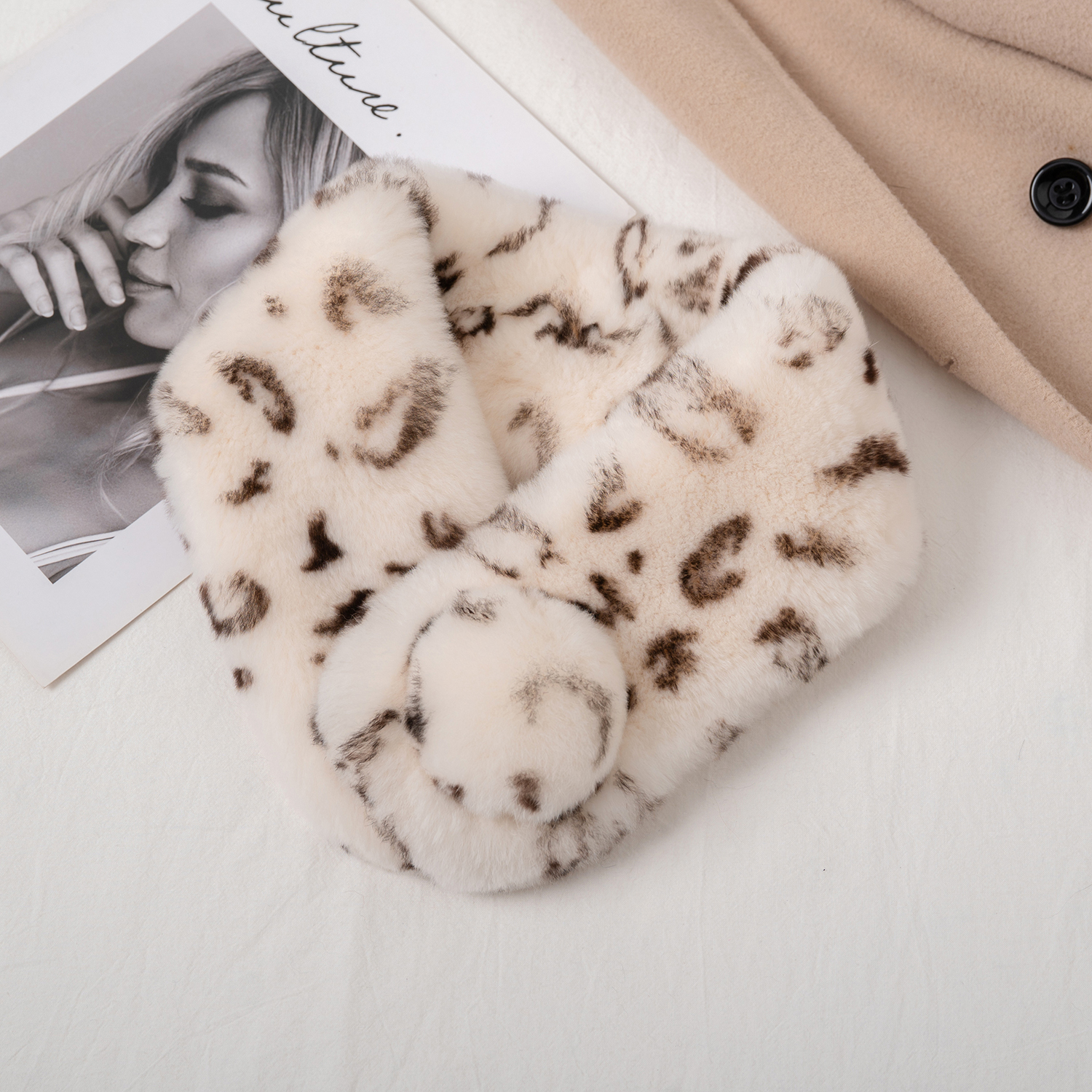 气质小豹纹双面獭兔毛围巾