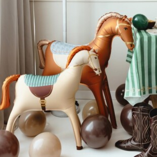 ins卡通立体站立贵族马生日派对装饰2026马年新年装饰铝膜气球