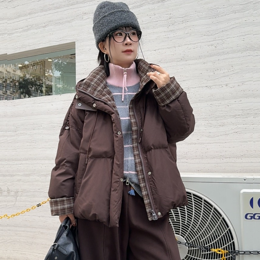 UP6153冬加大码羽绒服女 200斤胖妹mm格子撞色减龄连帽保暖短外套