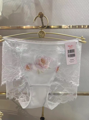 春夏新款性感蕾丝中腰平角女士包臀舒适内裤20612423