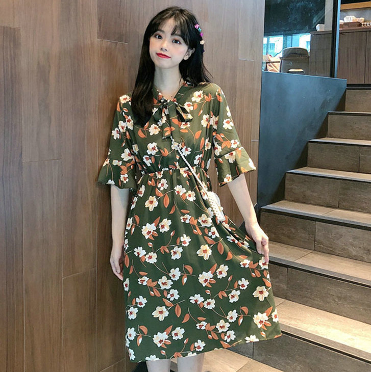 Summer new Korean Short Sleeved flower print dress shows slim waist and big swing skirt