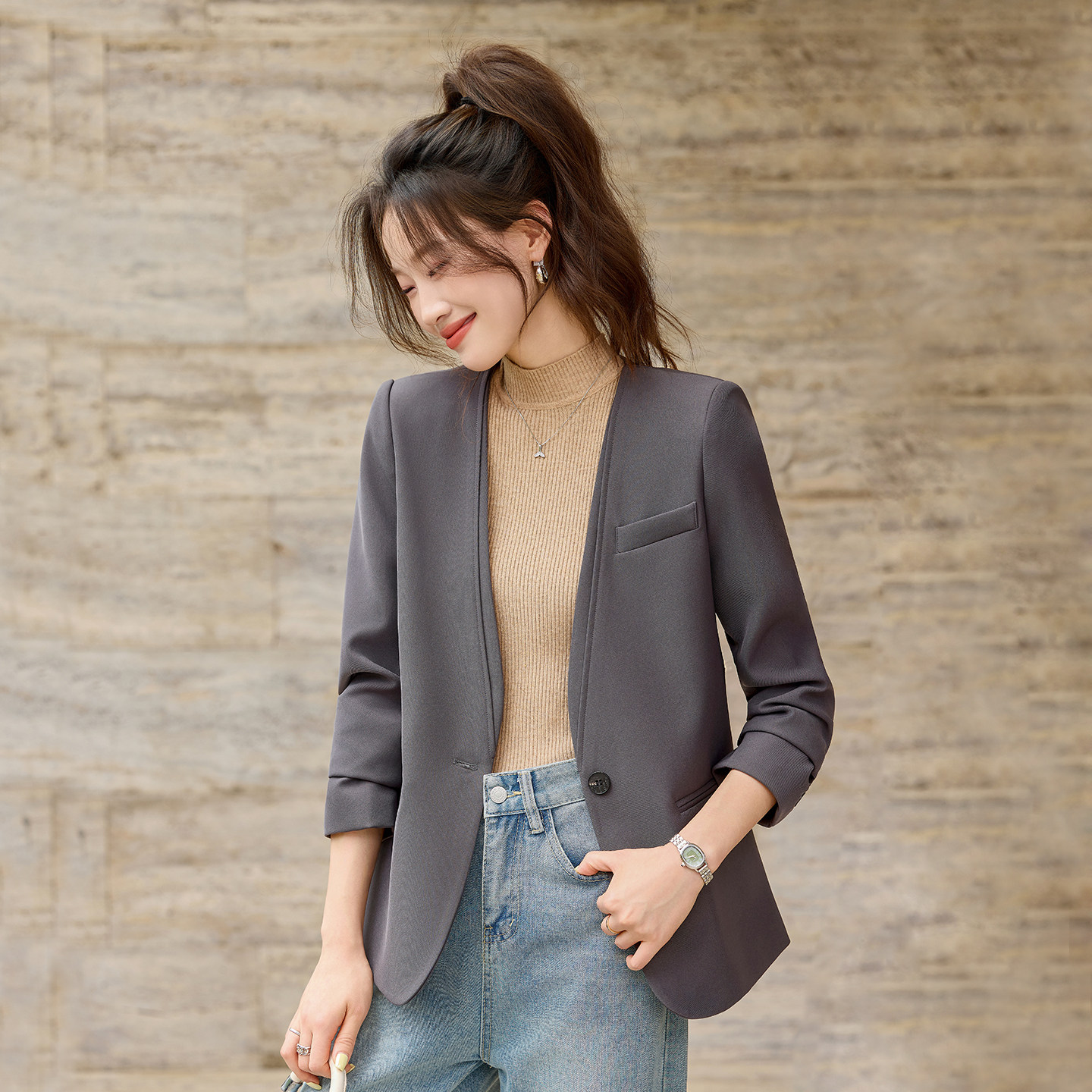 灰色无领西装外套女2026新款秋季小个子休闲V领职场高级感小西服