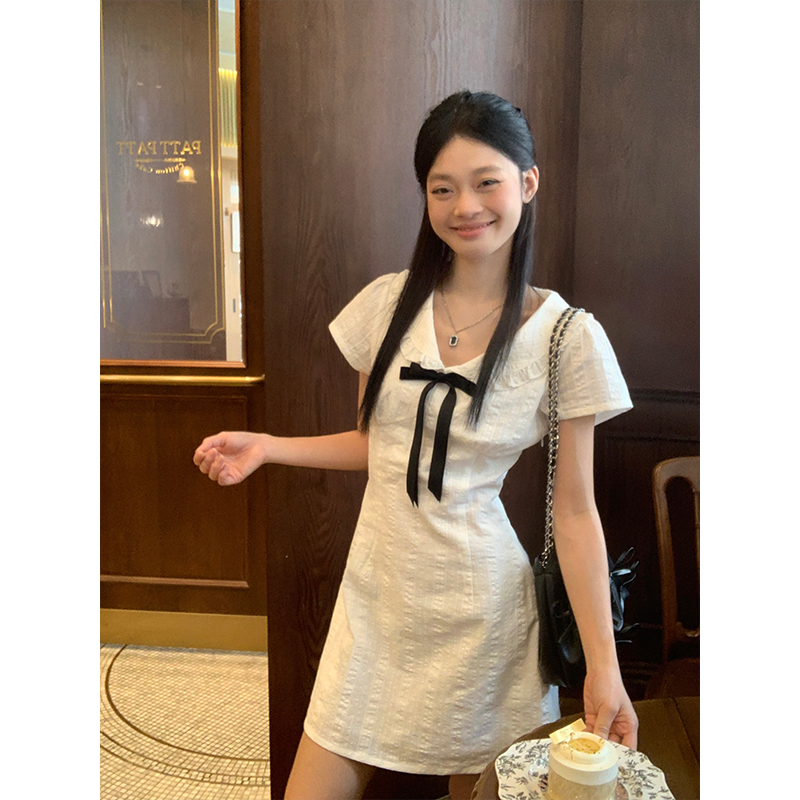 White (with Detachable Bow Brooch)