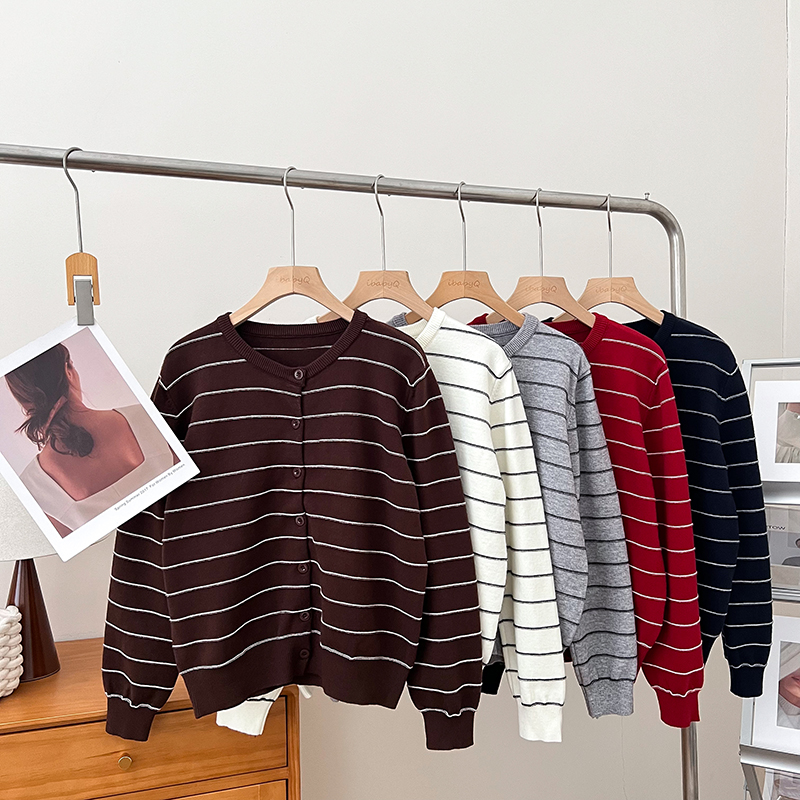 休闲圆领套头条纹长袖针织衫