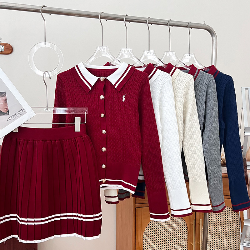 刺绣小马针织衫半身裙两件套