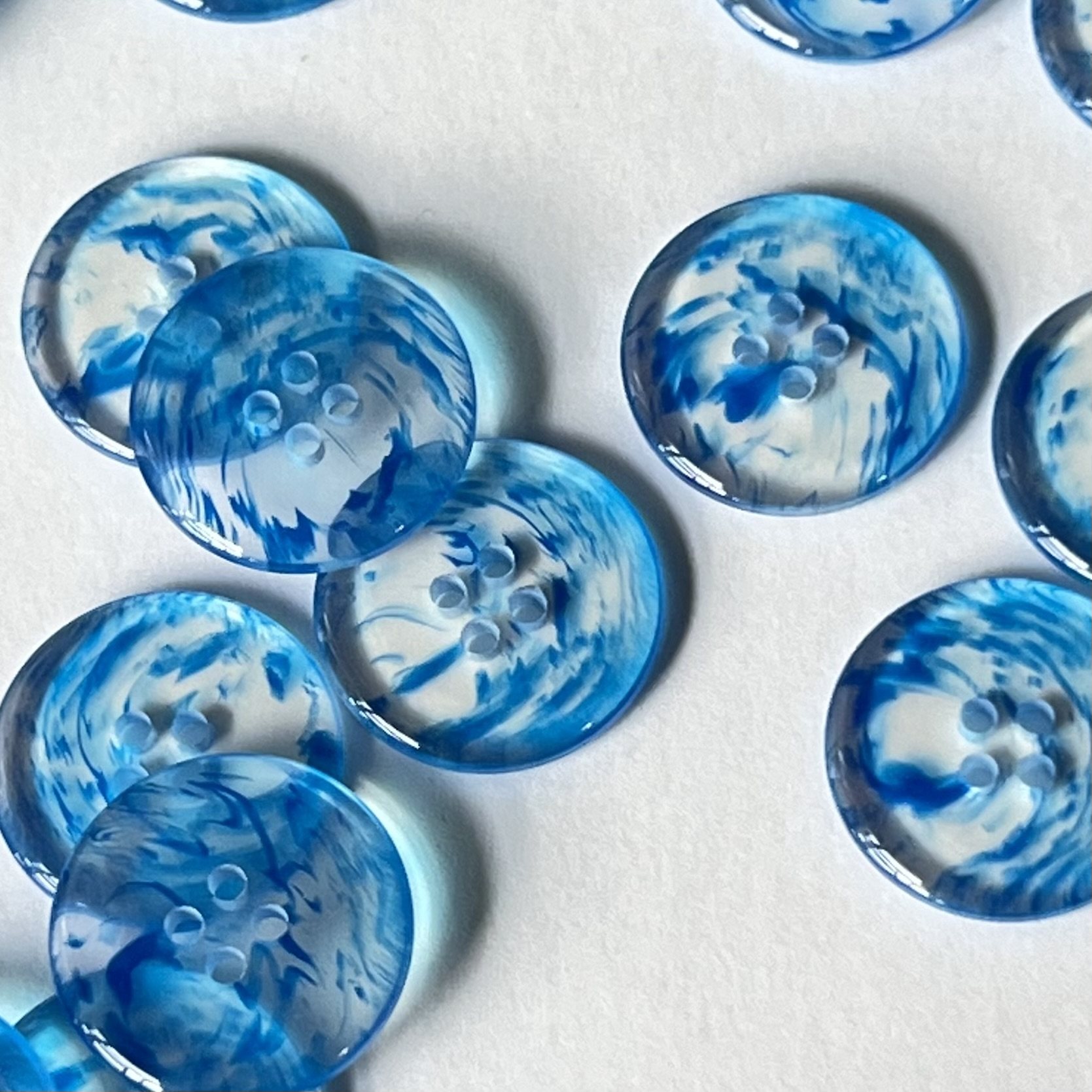 18mm 1颗价格 英国textile garden童年回忆透明蓝色渲染树脂纽扣