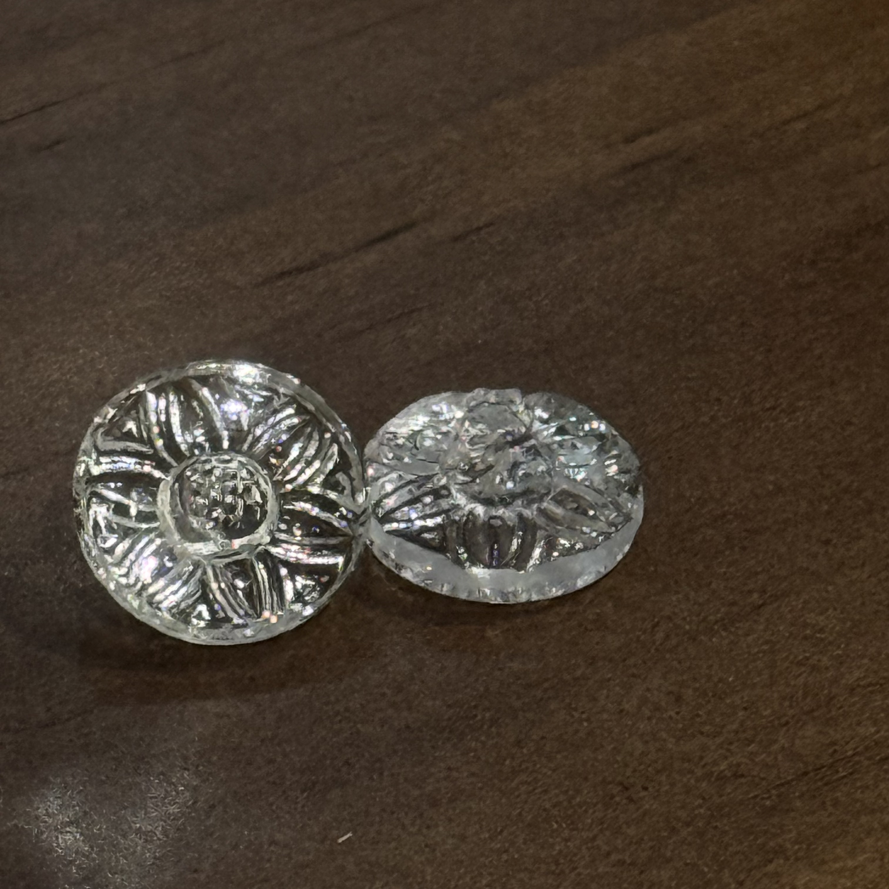 14mm多一颗价格 德国VINTAGE背面雏菊纹理表面光滑透明玻璃纽扣